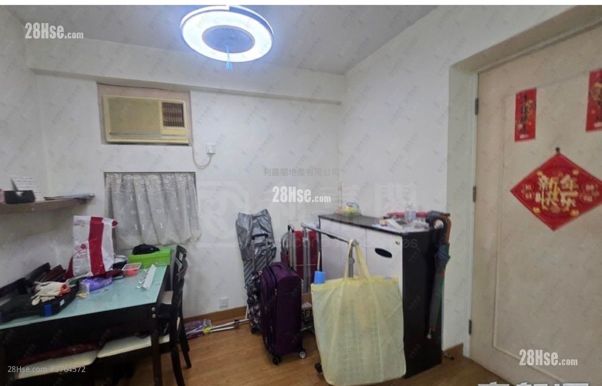 Kornhill Sell 2 Bedrooms , 1 Bathroom 466 ft²