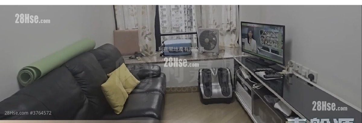 Kornhill Sell 2 Bedrooms , 1 Bathroom 466 ft²