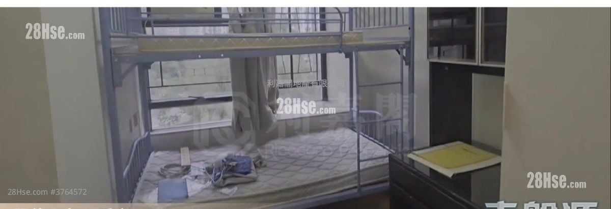 Kornhill Sell 2 Bedrooms , 1 Bathroom 466 ft²