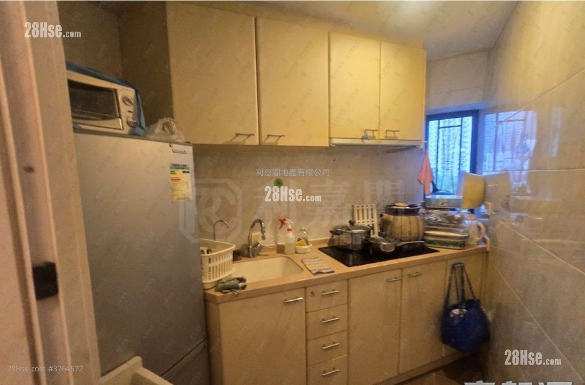 Kornhill Sell 2 Bedrooms , 1 Bathroom 466 ft²