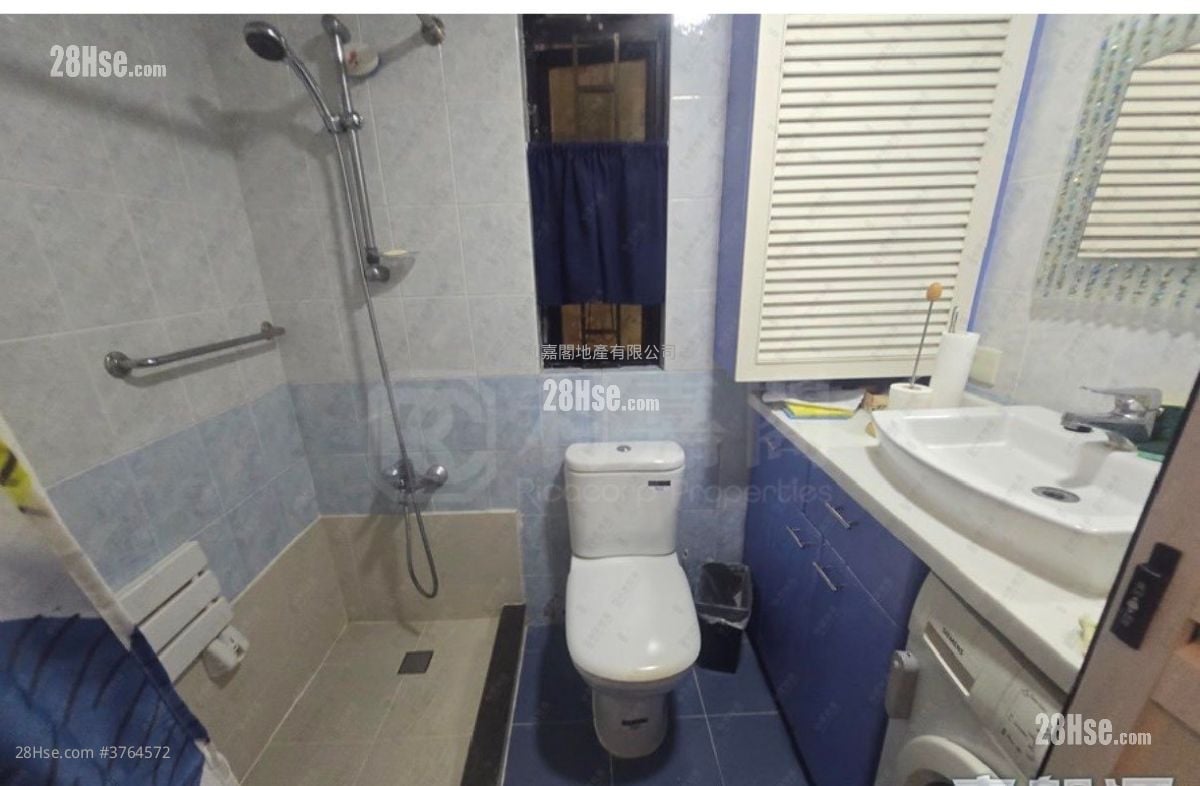 Kornhill Sell 2 Bedrooms , 1 Bathroom 466 ft²