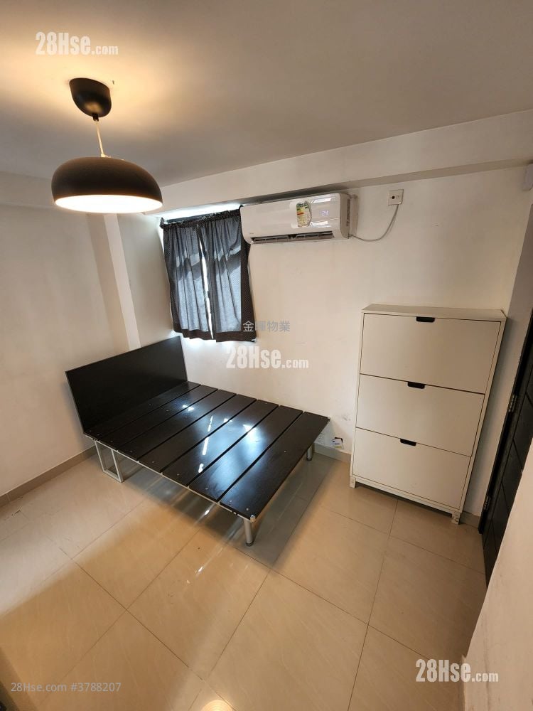 Universal Building Sell Studio , 1 Bathroom 215 ft²