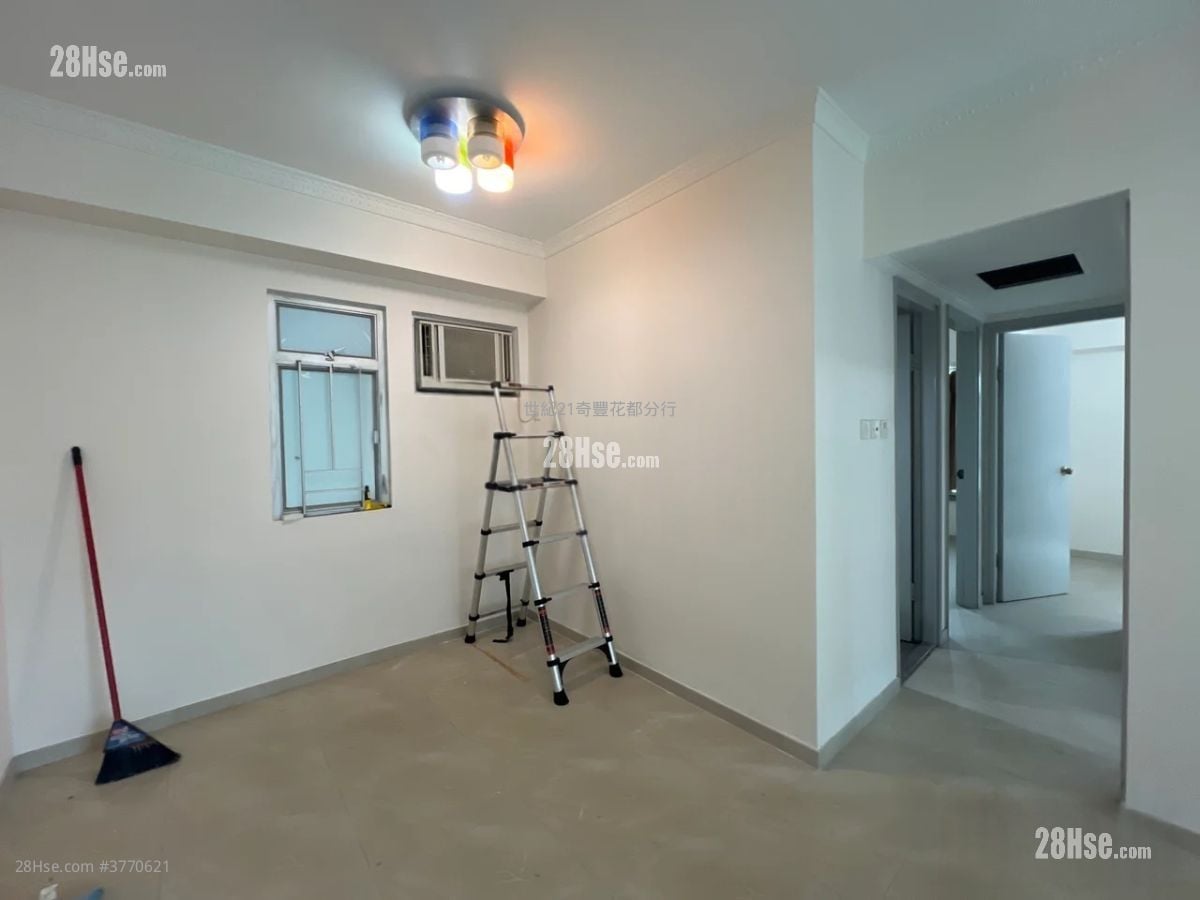 Flora Plaza Sell 3 Bedrooms , 1 Bathroom 526 ft²