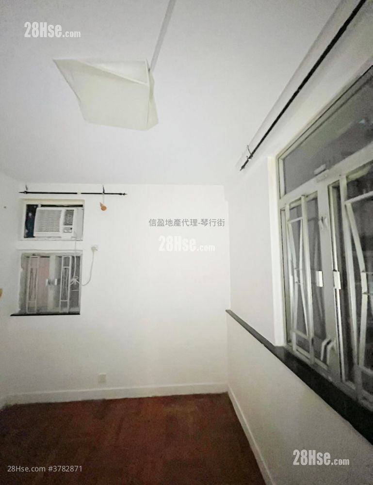 Bedford Gardens Rental 3 Bedrooms , 1 Bathroom 606 ft²