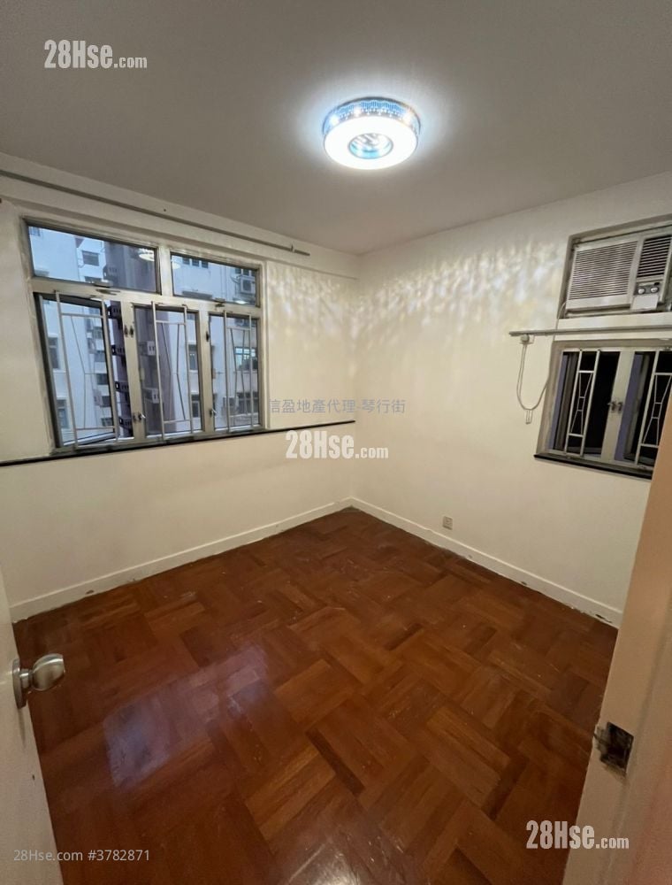 Bedford Gardens Rental 3 Bedrooms , 1 Bathroom 606 ft²