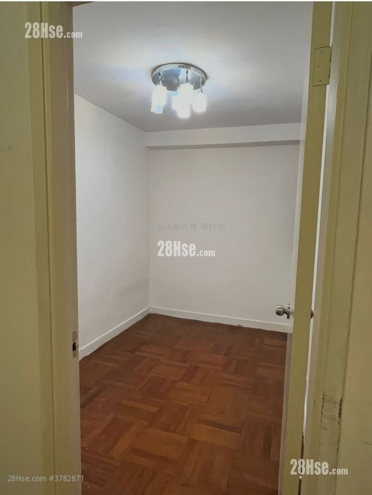 Bedford Gardens Rental 3 Bedrooms , 1 Bathroom 606 ft²
