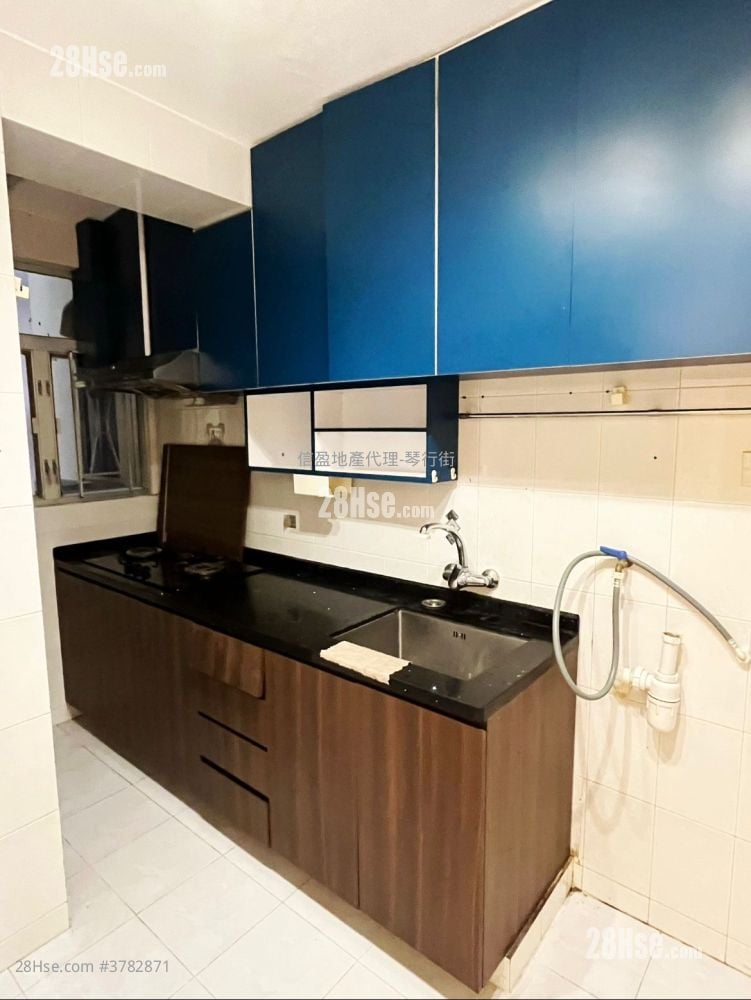 Bedford Gardens Rental 3 Bedrooms , 1 Bathroom 606 ft²