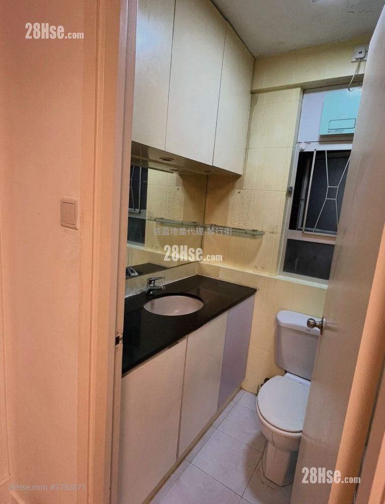 Bedford Gardens Rental 3 Bedrooms , 1 Bathroom 606 ft²