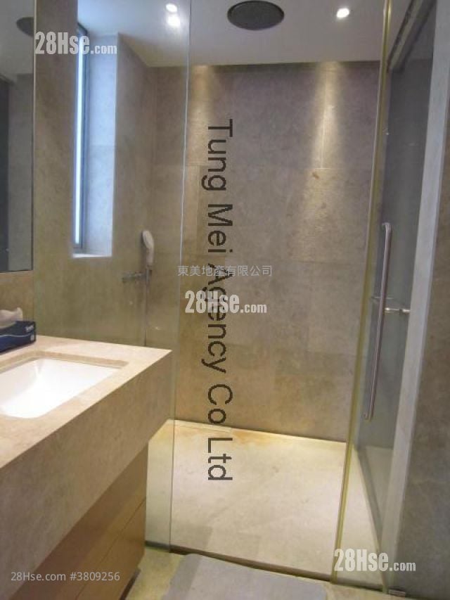 5 Star Street Rental Studio , 1 Bathroom 408 ft²