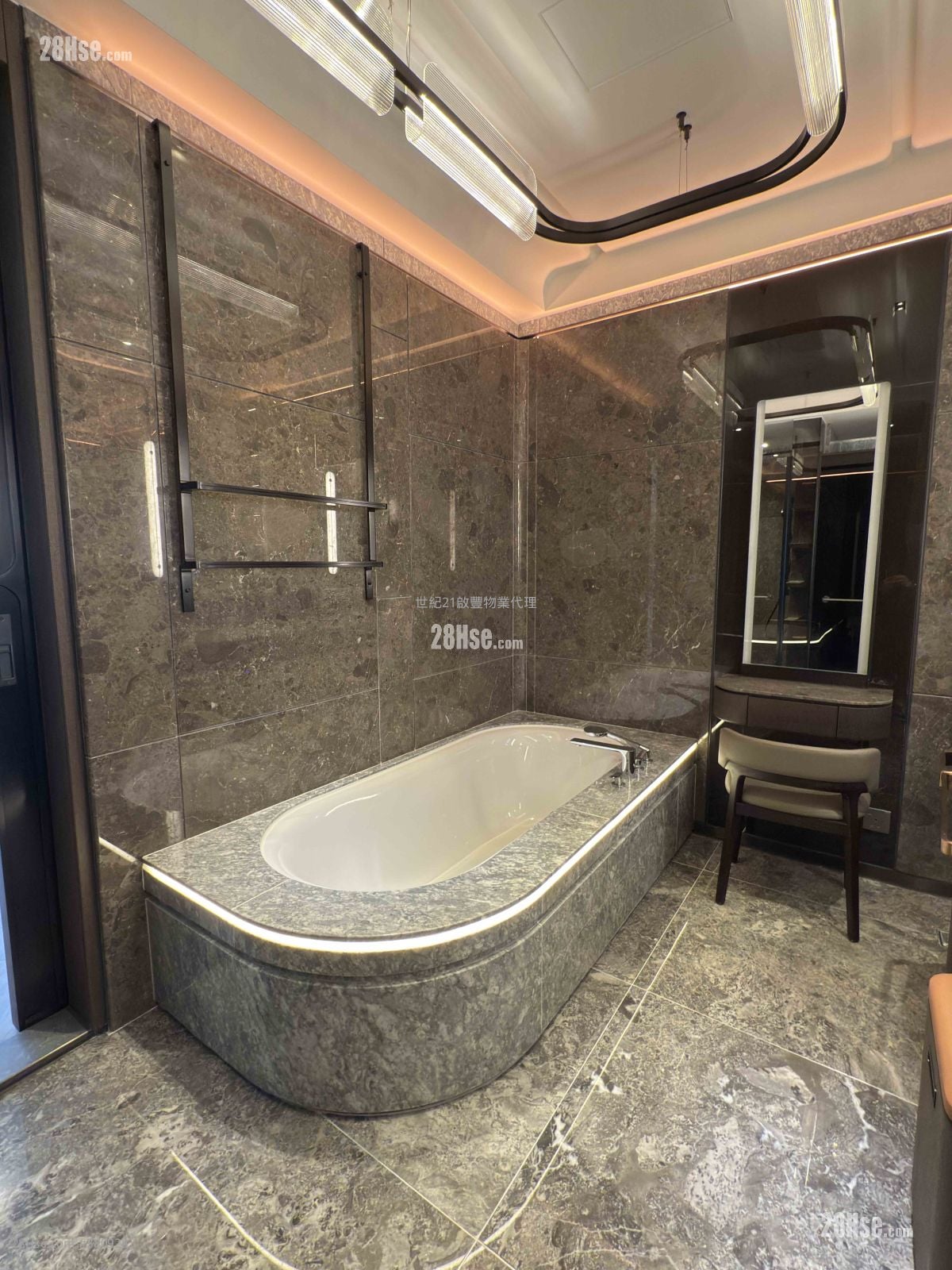 天玺天 租盘 4 房 , 3 浴室 1,993 平方尺