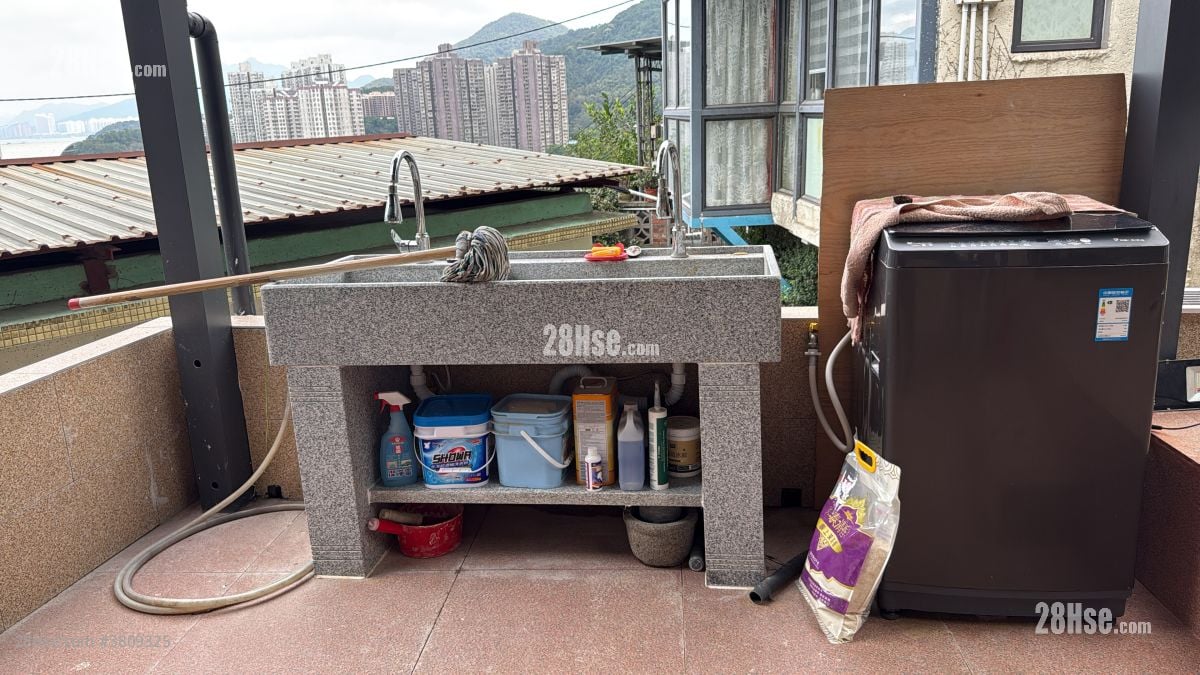 村屋 租盘 5+ 房 , 4 浴室 2,000 平方尺