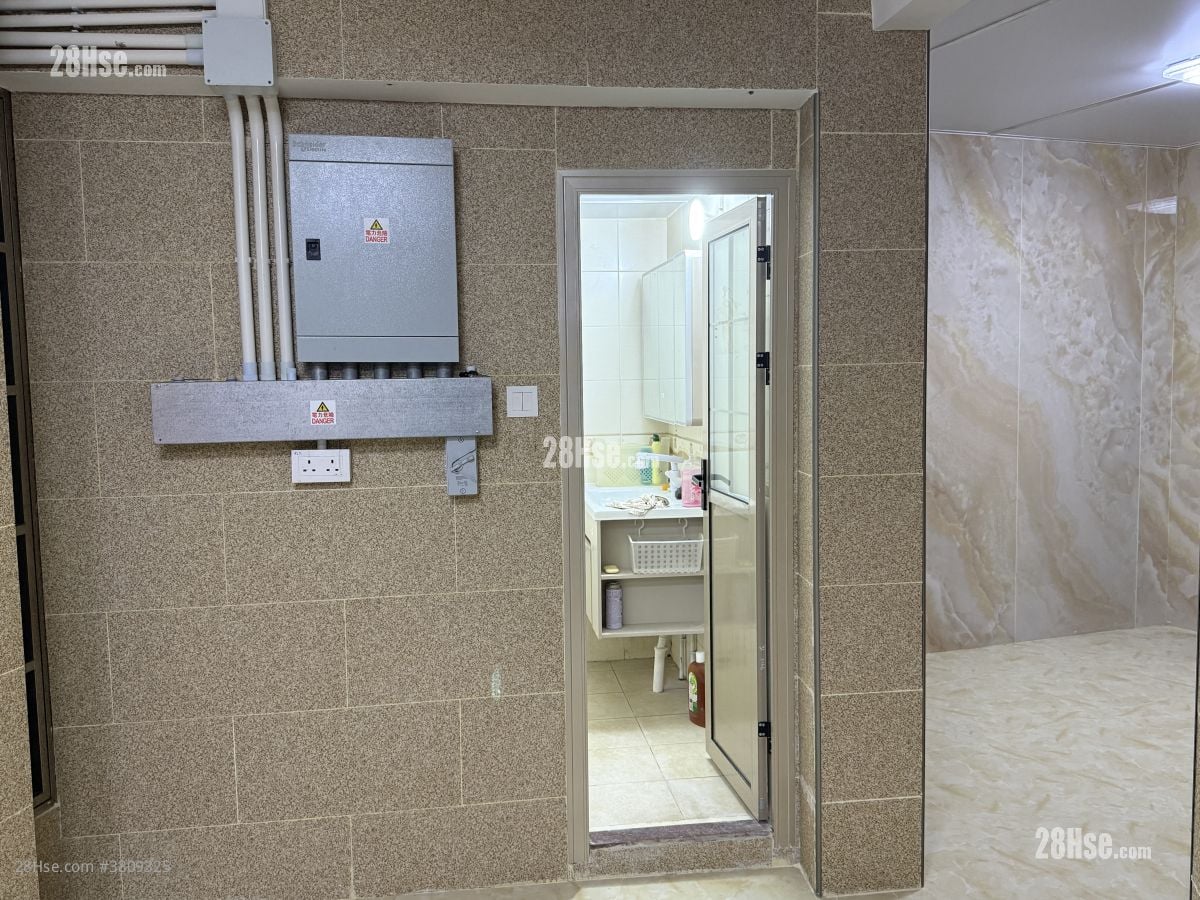 村屋 租盘 5+ 房 , 4 浴室 2,000 平方尺