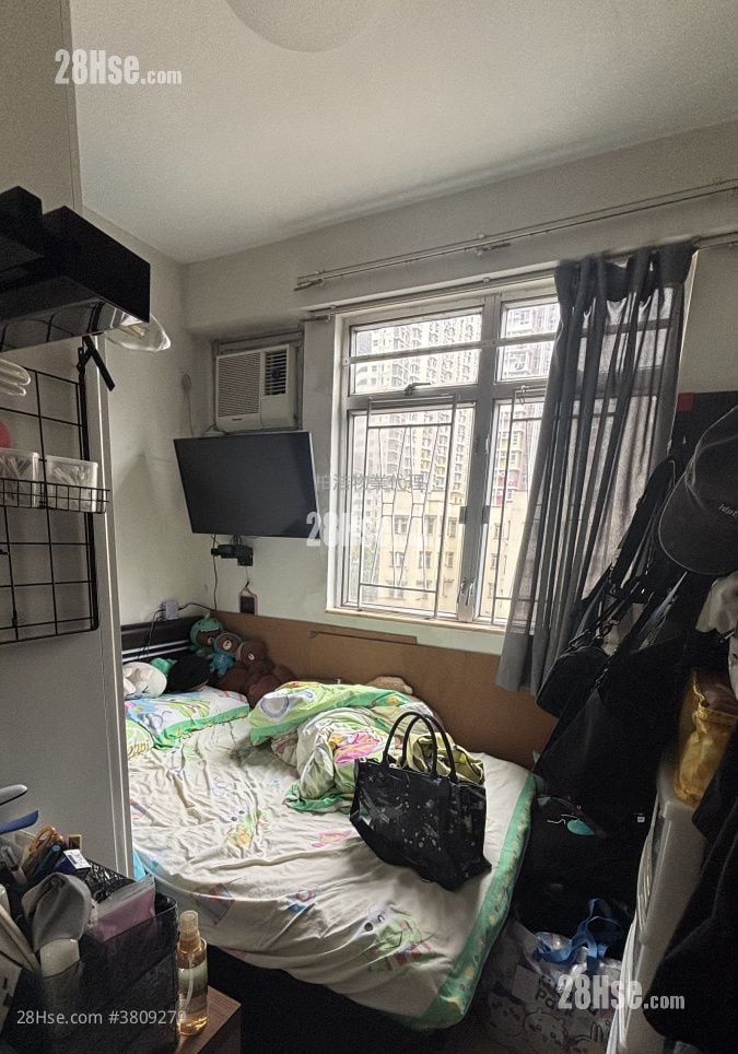 Scenic Court Sell 2 Bedrooms , 1 Bathroom 358 ft²