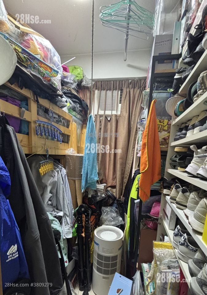 Scenic Court Sell 2 Bedrooms , 1 Bathroom 358 ft²