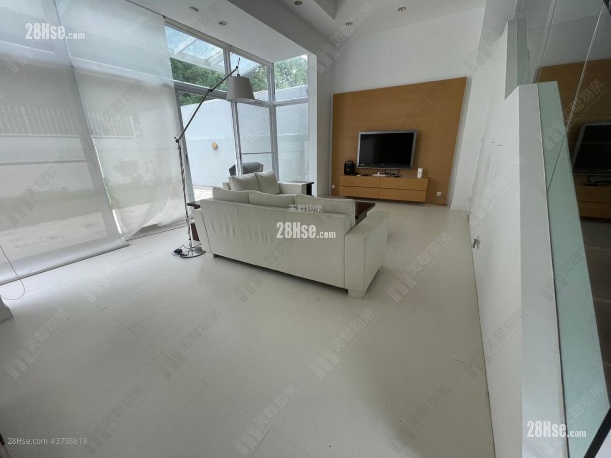 living room: Rolling Hills Rental 3 Bedrooms , 2 Bathrooms 1,550 ft²