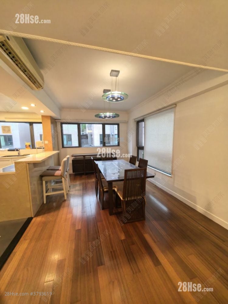 living room: Rolling Hills Rental 3 Bedrooms , 2 Bathrooms 1,550 ft²