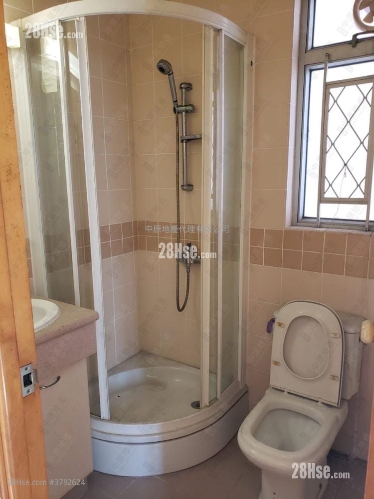 Tin Chung Court Sell 3 Bedrooms 650 ft²