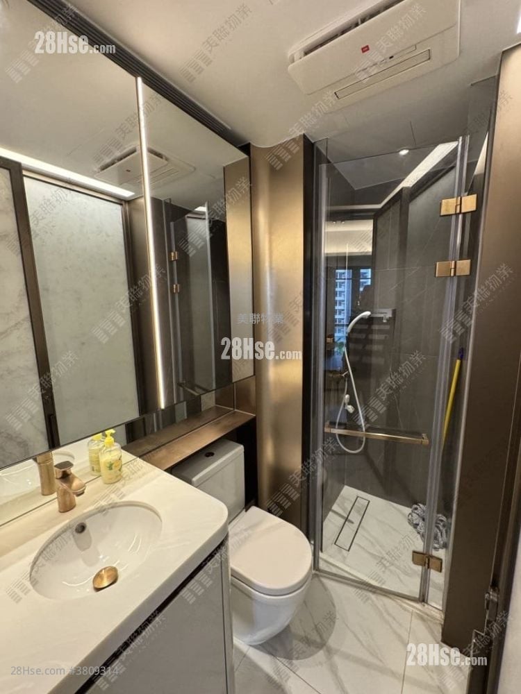 bathroom: One Innovale Sell 1 Bathroom 228 ft²