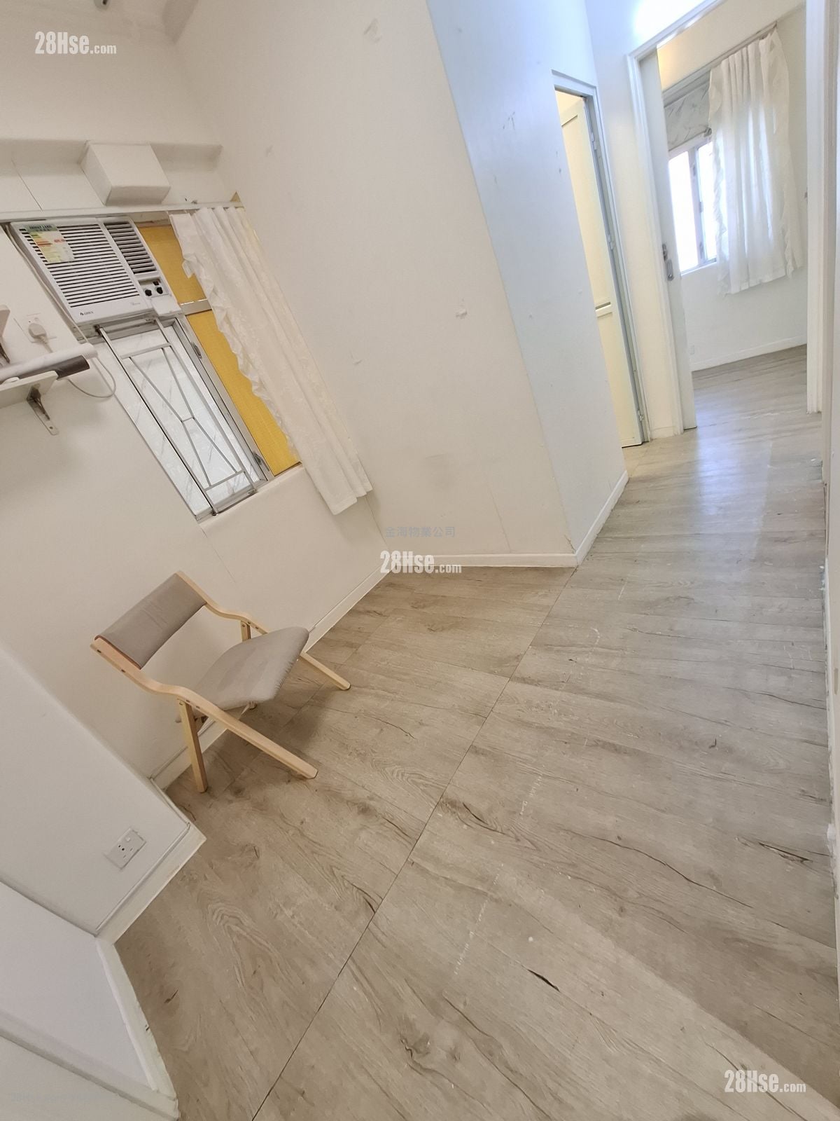 Golden Plaza Sell 4 Bedrooms , 1 Bathroom 301 ft²