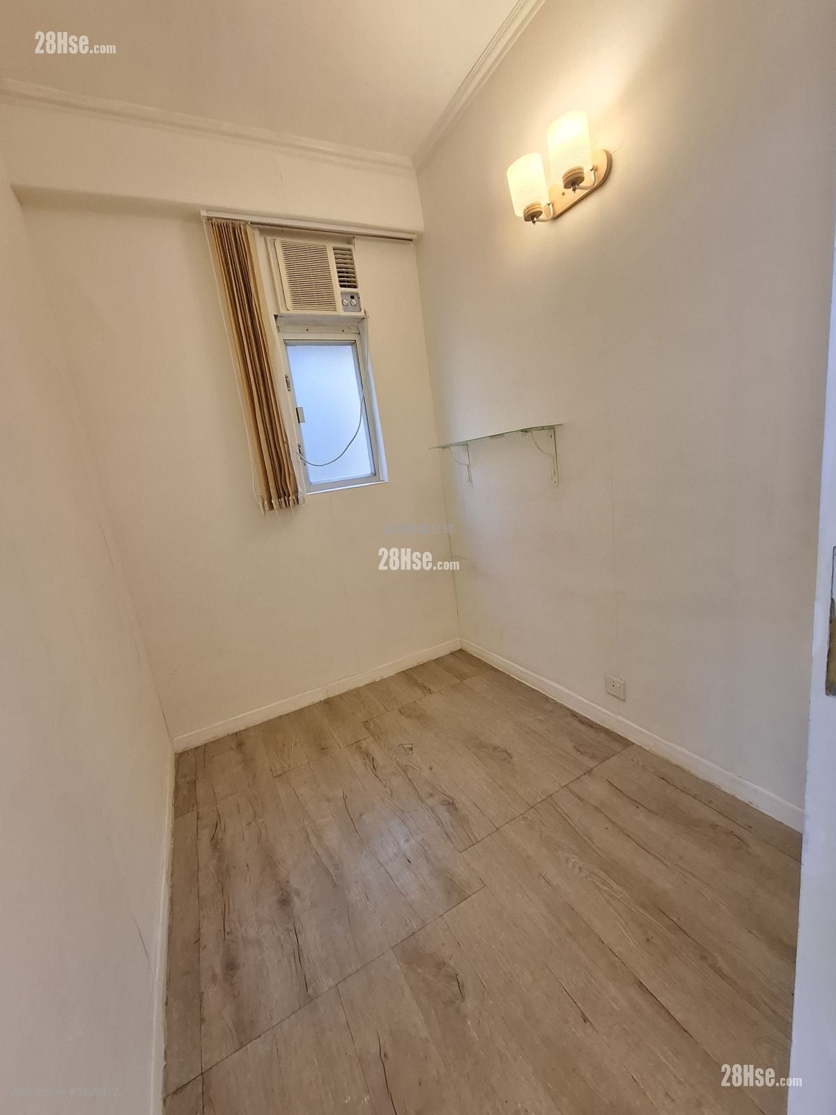 Golden Plaza Sell 4 Bedrooms , 1 Bathroom 301 ft²