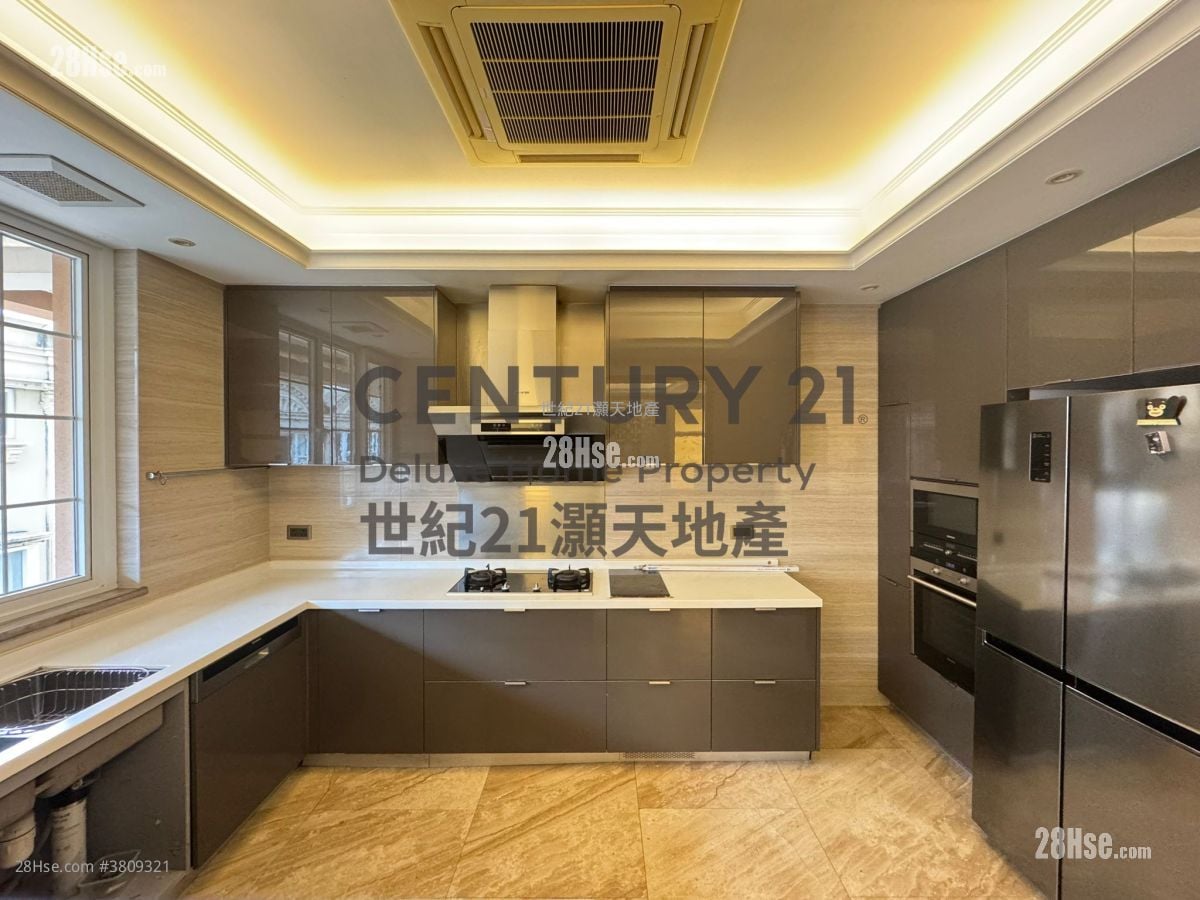 The Beverly Hills Rental 5+ Bedrooms , 5+ Bathrooms 3,272 ft²