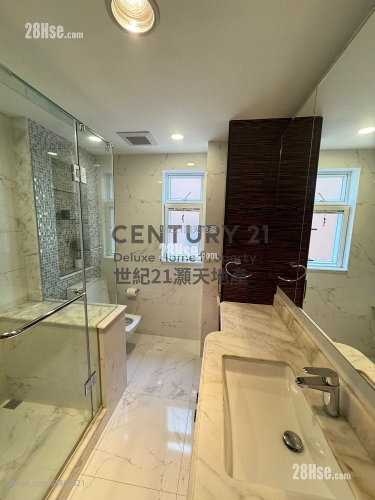 The Beverly Hills Rental 5+ Bedrooms , 5+ Bathrooms 3,272 ft²