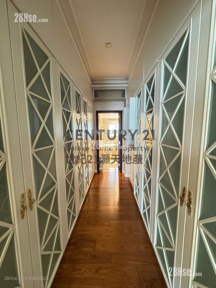 The Beverly Hills Rental 5+ Bedrooms , 5+ Bathrooms 3,272 ft²