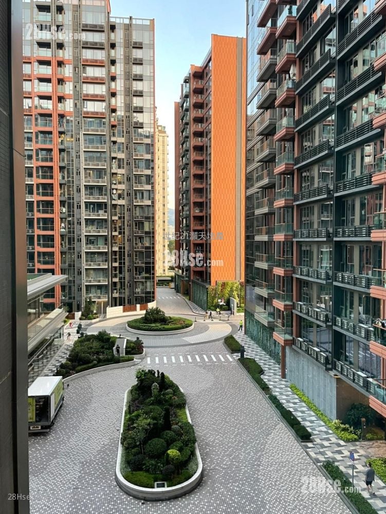 Centra Horizon Rental 2 Bedrooms , 2 Bathrooms 581 ft²