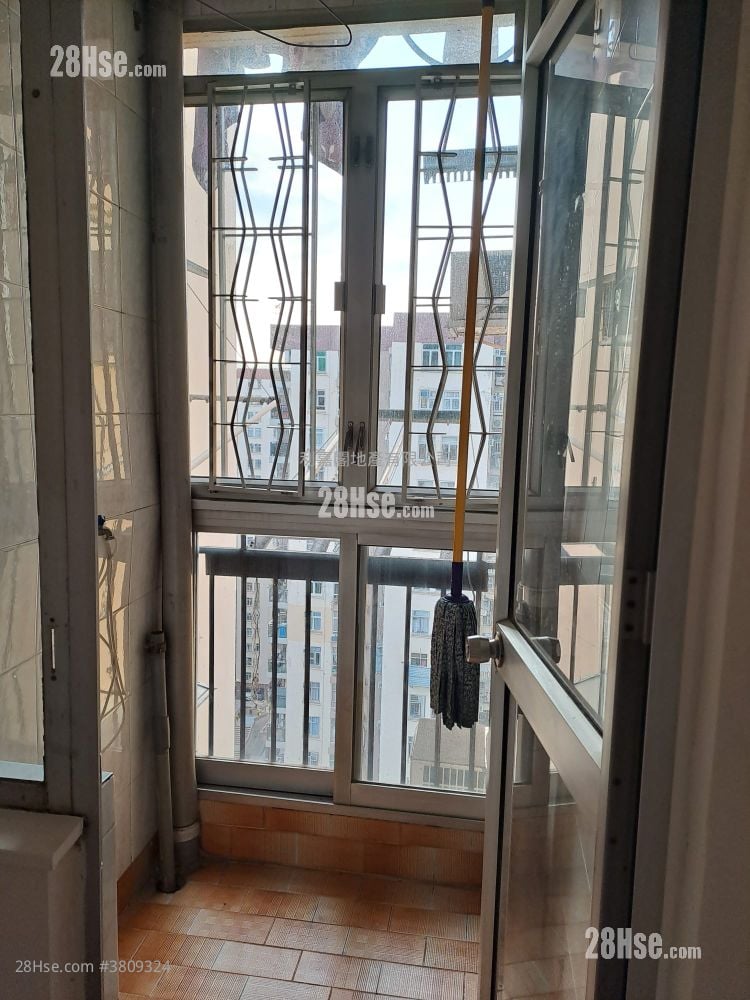 Mei Foo Sun Chuen Sell 3 Bedrooms , 1 Bathroom 654 ft²