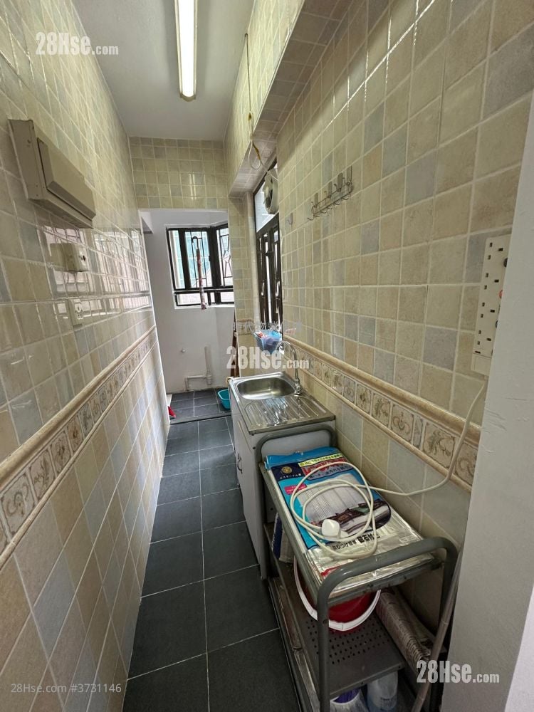 Man Shek Building Rental Studio , 1 Bathroom 246 ft²