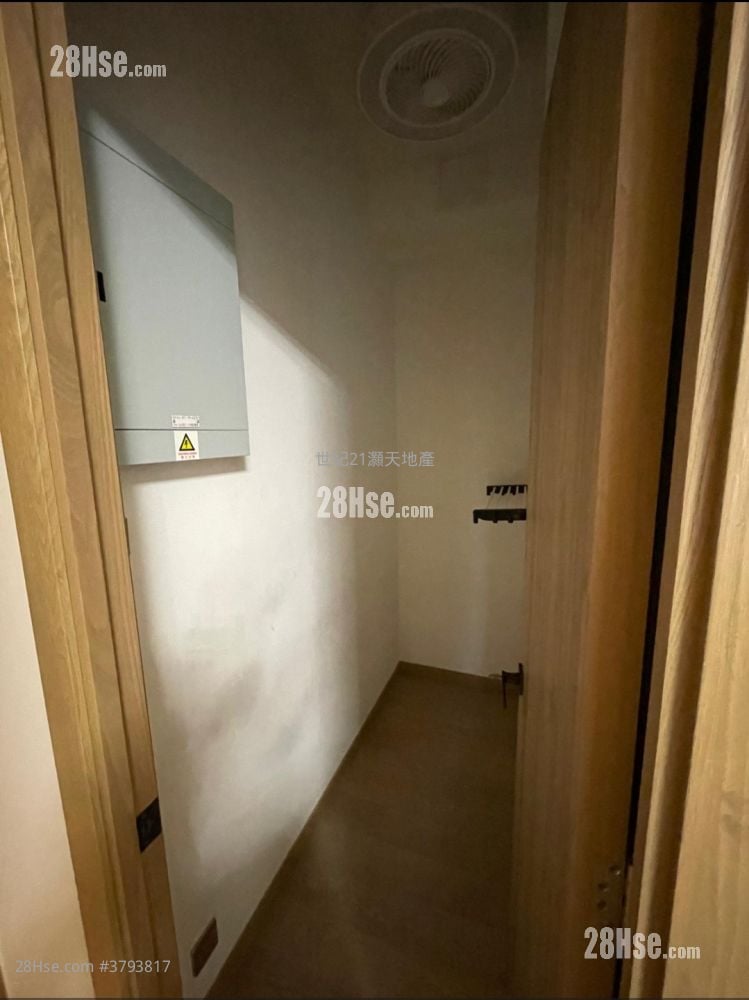 Centra Horizon Rental 2 Bedrooms , 2 Bathrooms 581 ft²