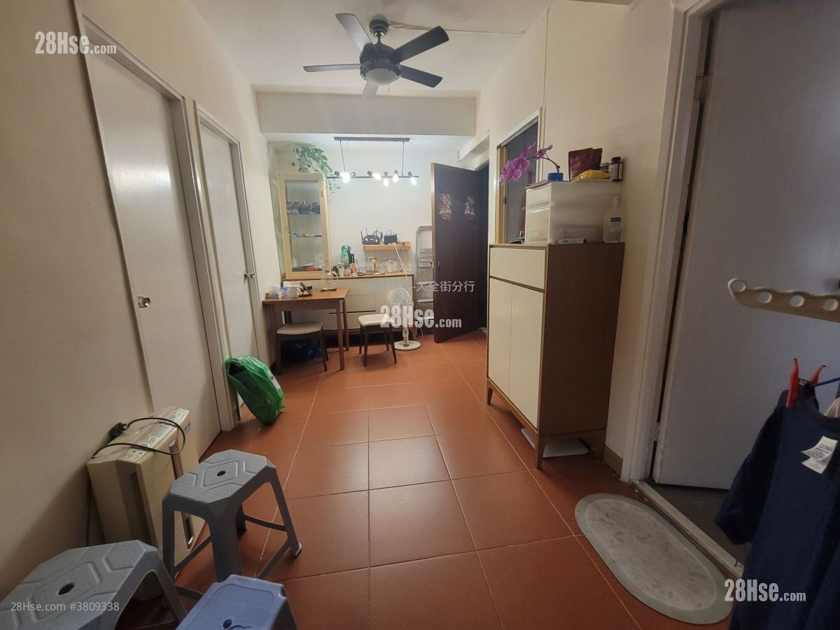 Cosmopolitan Estate Sell 3 Bedrooms , 1 Bathroom 425 ft²