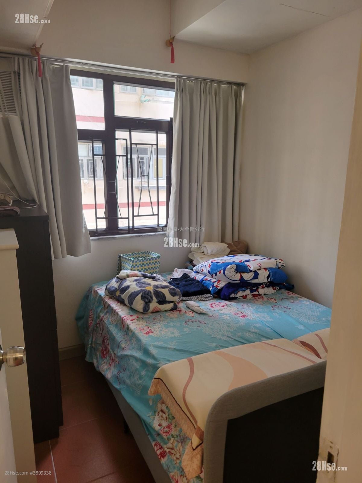 Cosmopolitan Estate Sell 3 Bedrooms , 1 Bathroom 425 ft²