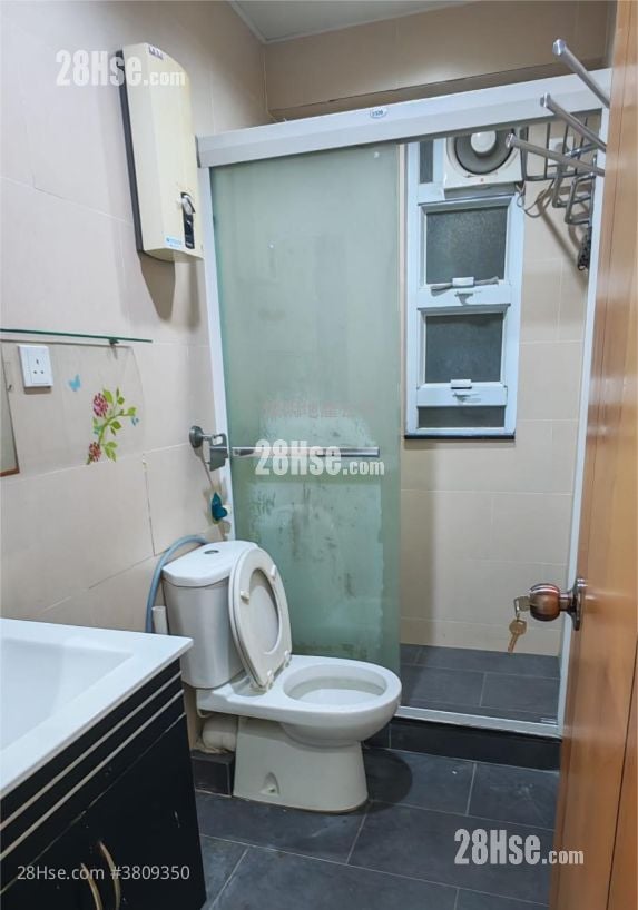 Lucky Building Rental 3 Bedrooms , 1 Bathroom 561 ft²