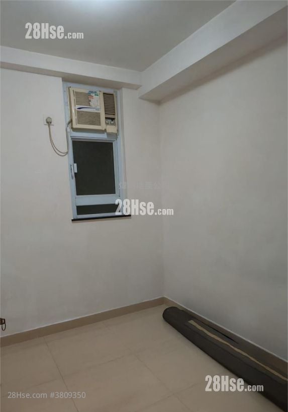 Lucky Building Rental 3 Bedrooms , 1 Bathroom 561 ft²