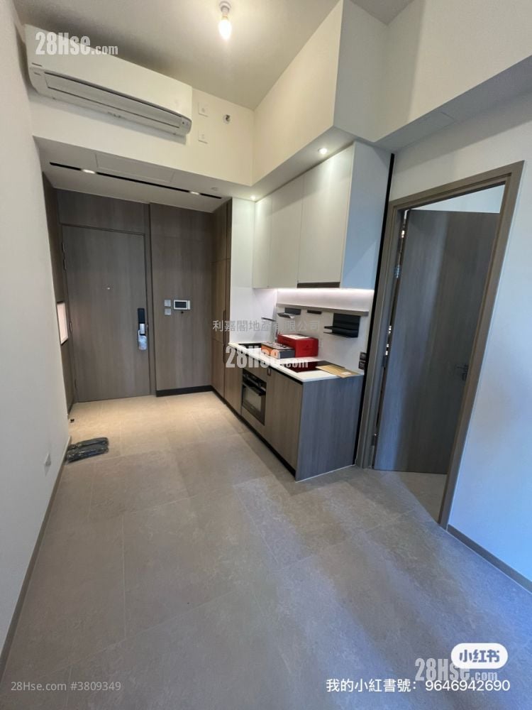 living room: Kennedy 38 Rental 1 Bedroom , 1 Bathroom 292 ft²