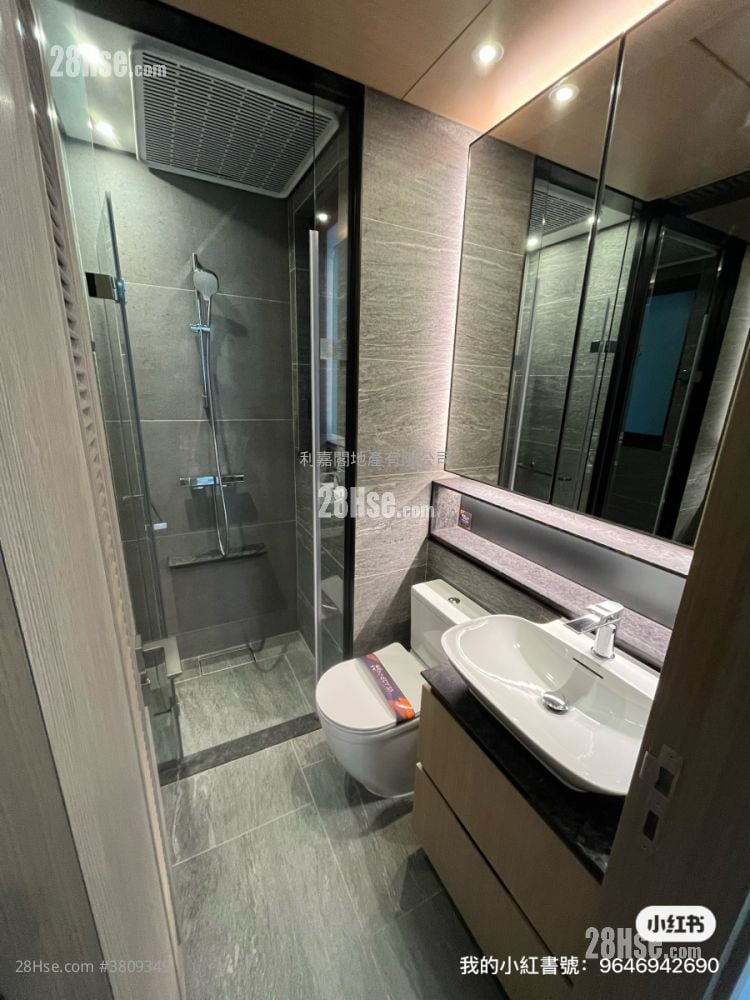 bathroom: 明厠有窗