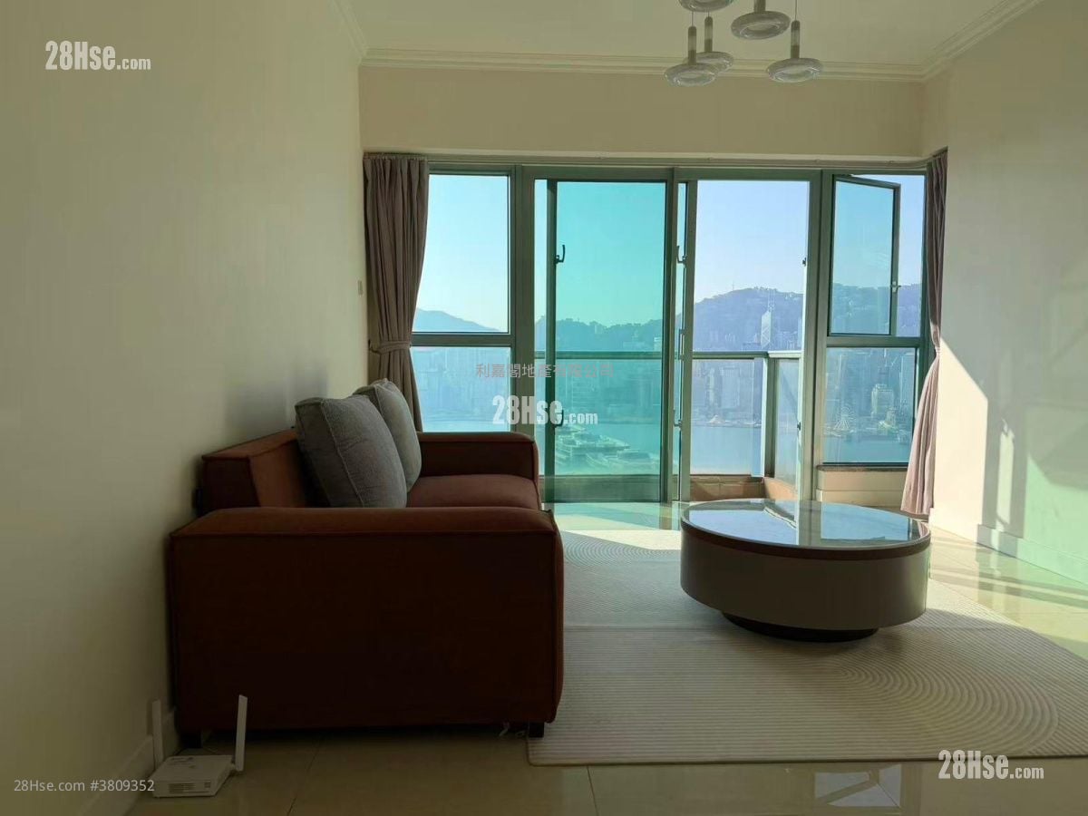 living room: The Victoria Towers Rental 3 Bedrooms , 2 Bathrooms 821 ft²