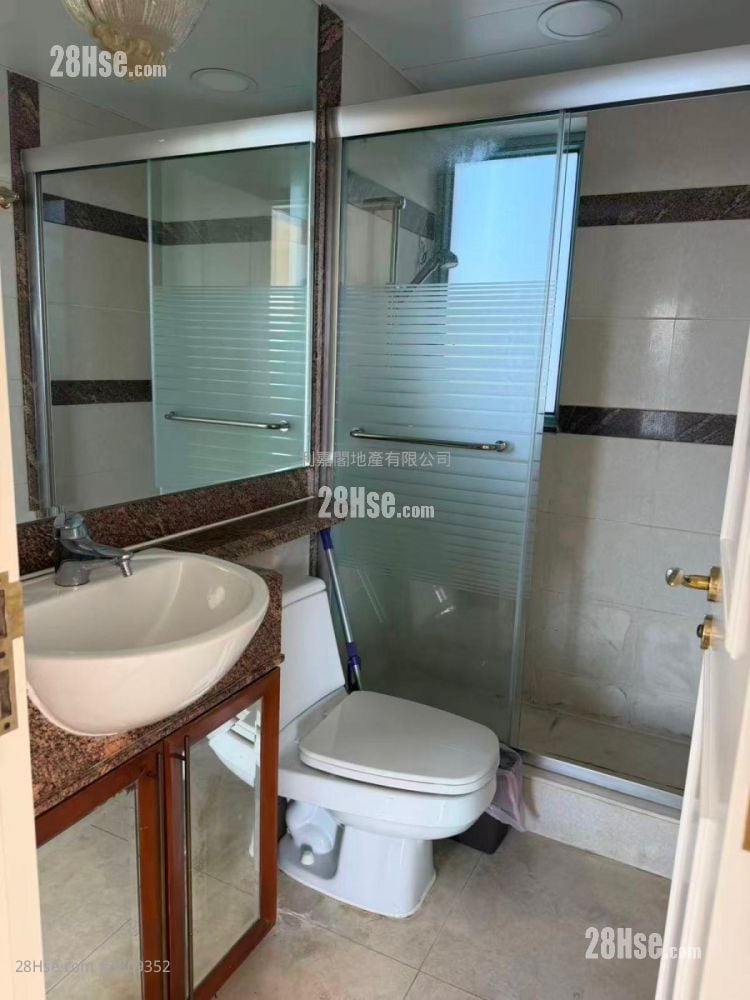 bathroom: The Victoria Towers Rental 3 Bedrooms , 2 Bathrooms 821 ft²