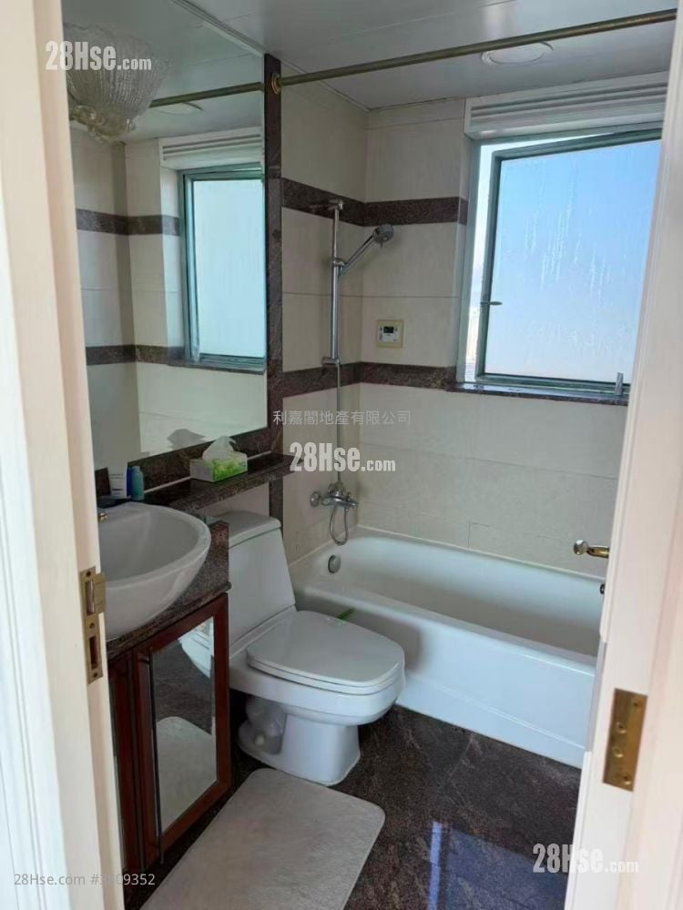bathroom: The Victoria Towers Rental 3 Bedrooms , 2 Bathrooms 821 ft²