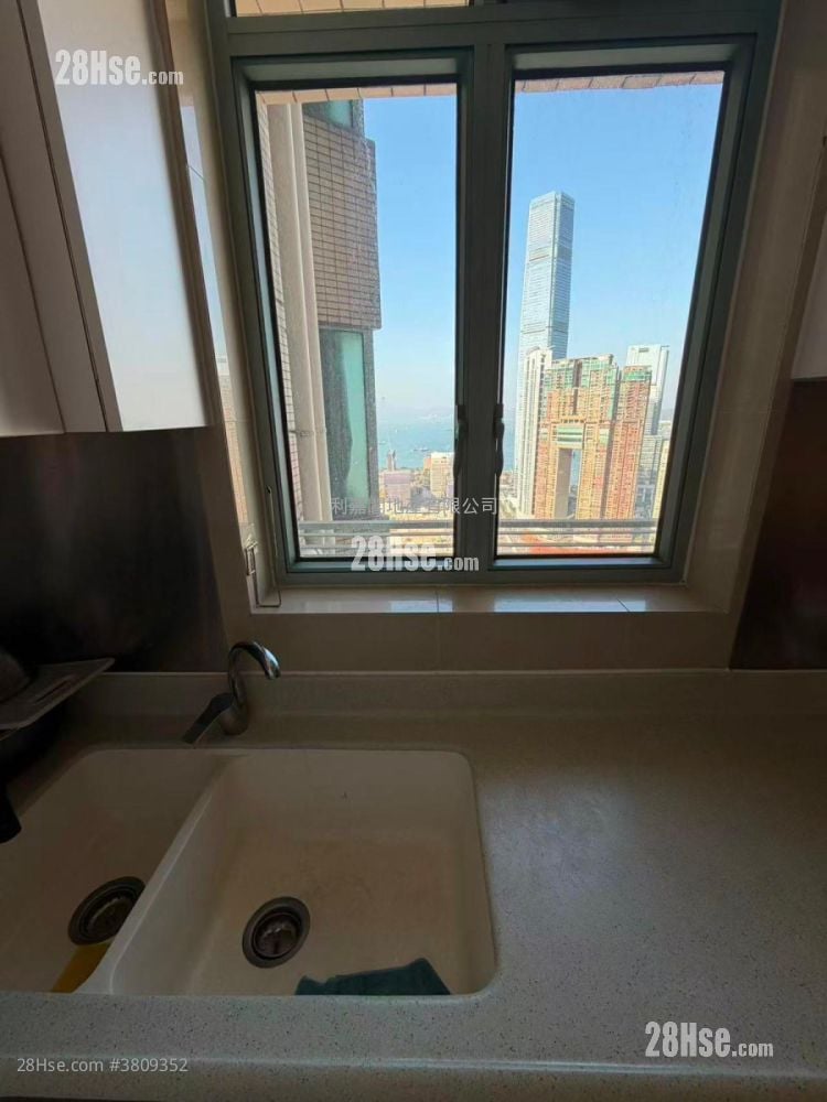 bedroom 2: The Victoria Towers Rental 3 Bedrooms , 2 Bathrooms 821 ft²