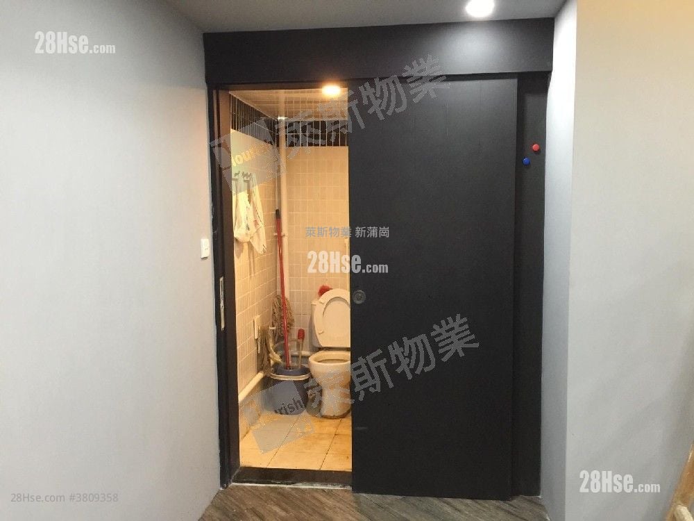 Max Trade Centre Rental 622 ft²