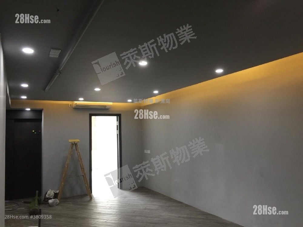 Max Trade Centre Rental 622 ft²