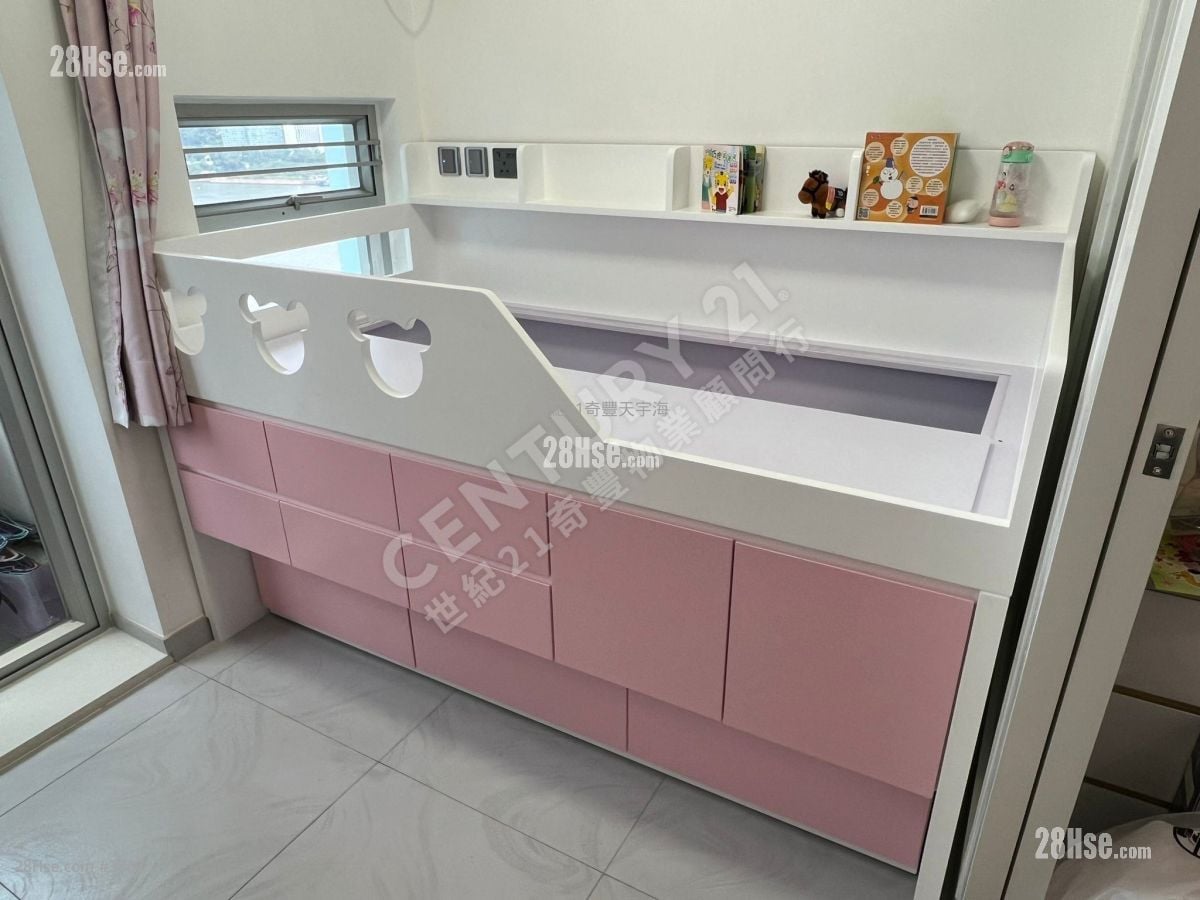 Kam Fai Court Sell 2 Bedrooms , 1 Bathroom 415 ft²