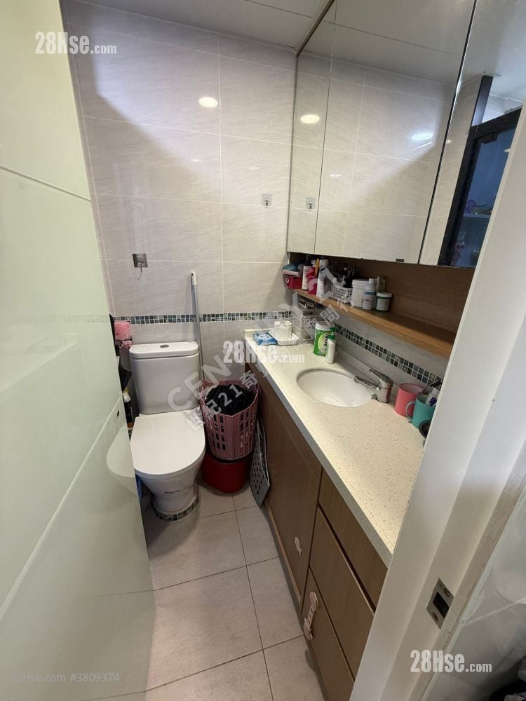 Kam Fai Court Sell 2 Bedrooms , 1 Bathroom 415 ft²