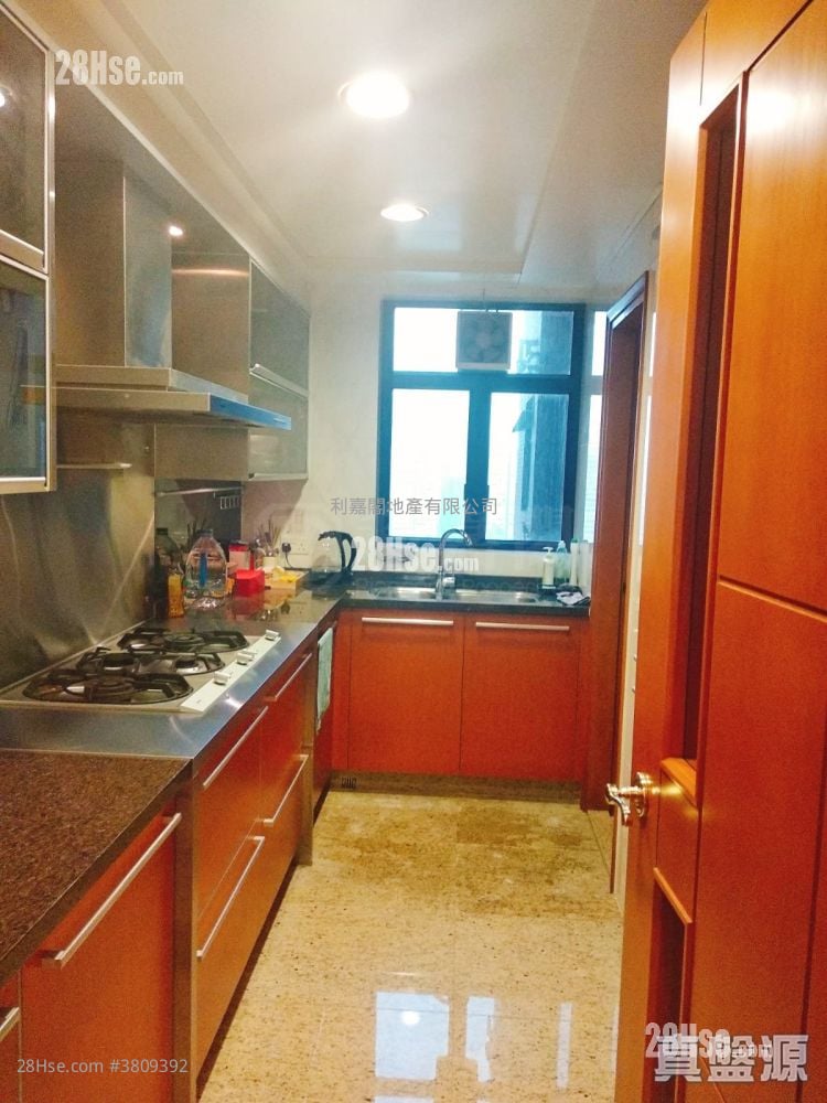 厨房: 凯旋门 售盘 3 房 , 3 浴室 953 平方尺