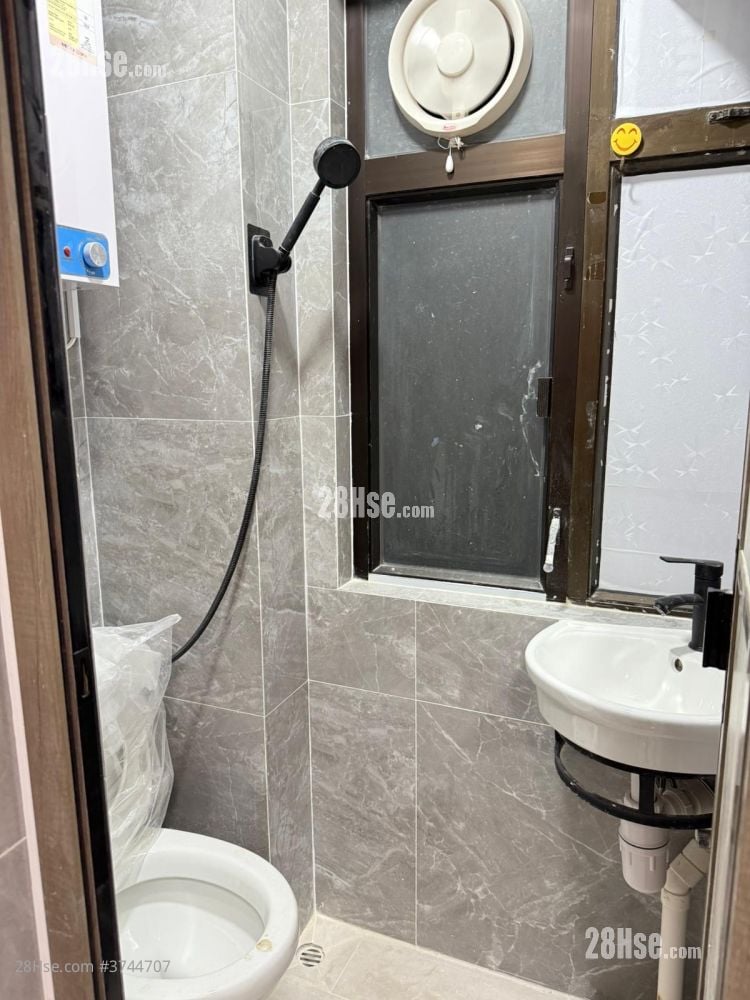 鴻發大樓 租盤 開放式間隔 , 1 浴室 85 平方呎