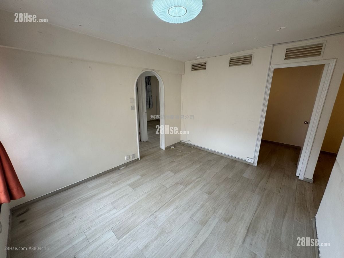 Mei Foo Sun Chuen Sell 2 Bedrooms , 1 Bathroom 657 ft²