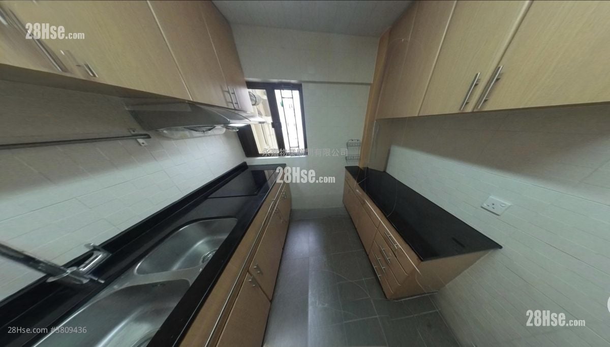 光辉园 售盘 3 房 , 2 浴室 702 平方尺