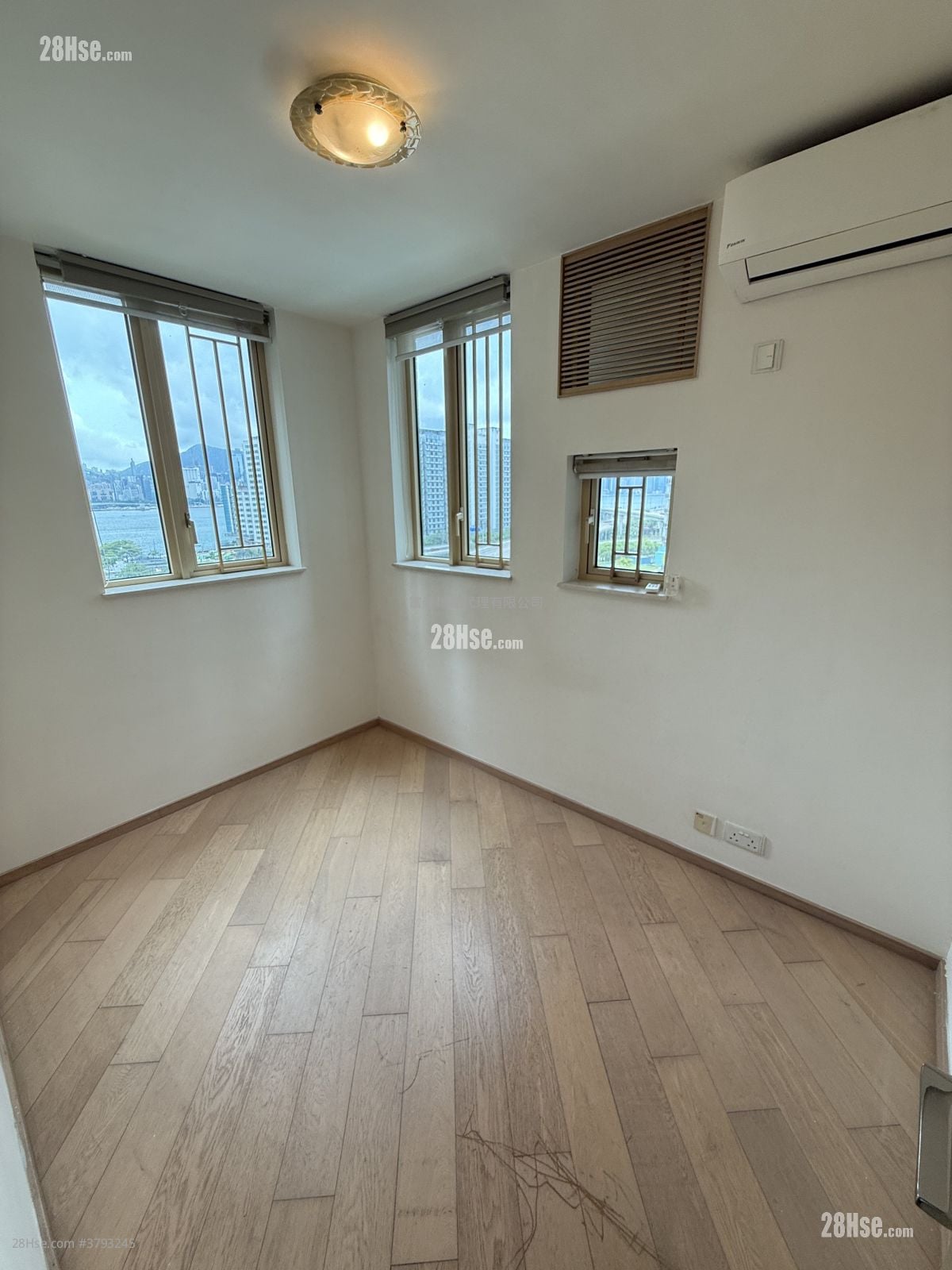 Harbour Place Rental 3 Bedrooms , 1 Bathroom 593 ft²